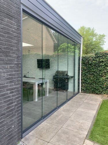 Glazen schuifpui voor aanbouw